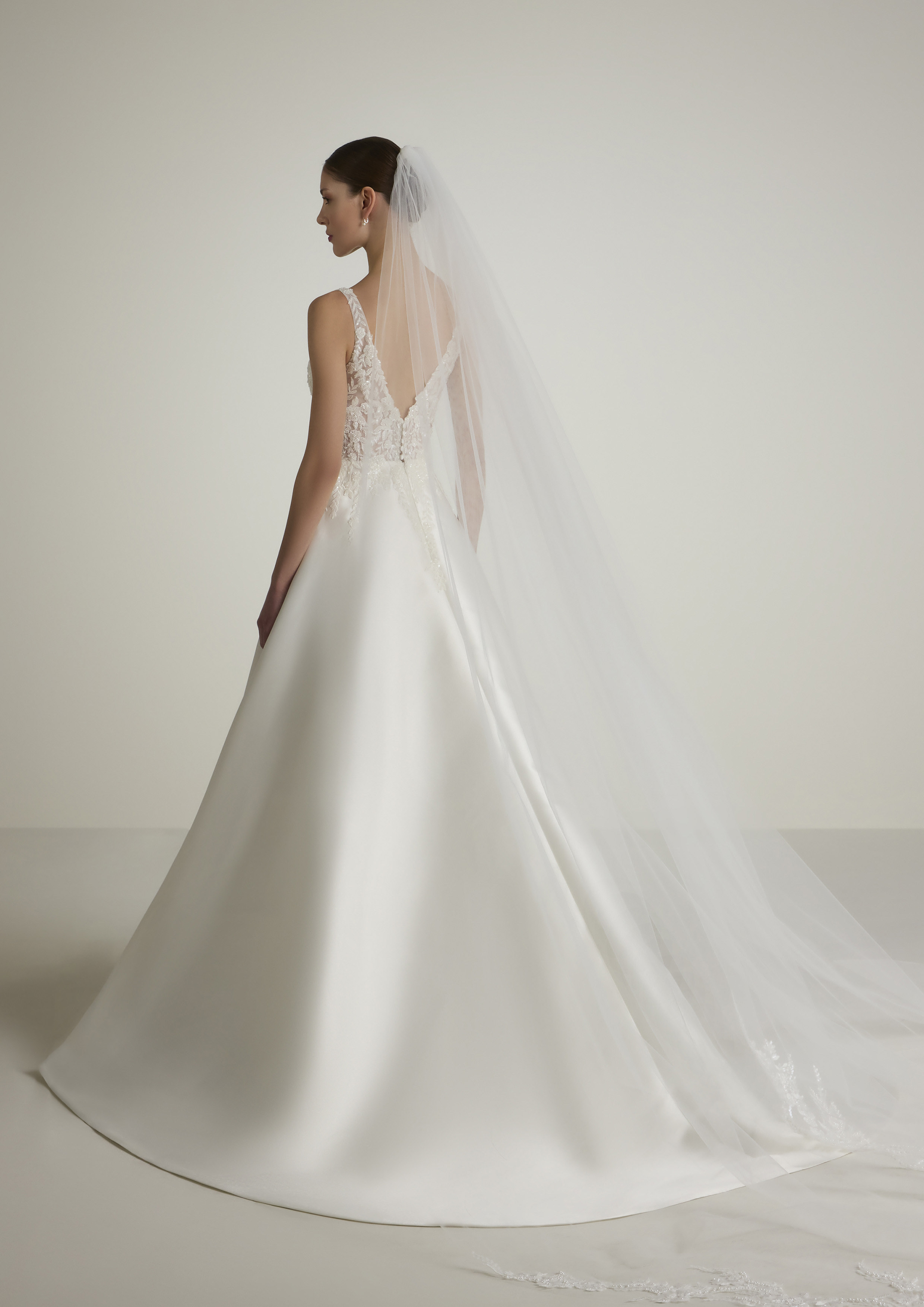 elegantni-saty-pro-nevestu-pujcovna-i-prodej-ELEGANZA-C